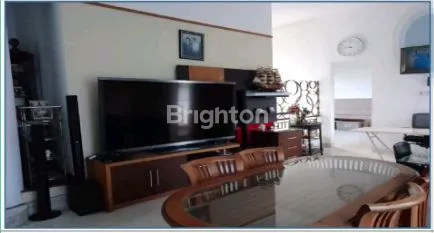 image RUMAH VILLA 3 LANTAI (3)