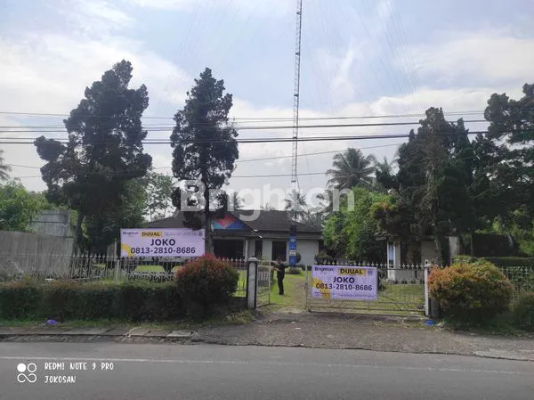 RUANG USAHA STRATEGIS PINGGIR JALAN RAYA JOGJA MAGELANG ( EX RADIO MERAPI INDAH )