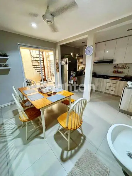 image RUMAH TAMAN KEDOYA BARU RESIDENCE POSISI HOOK KEDOYA JAKARTA BARAT (2)