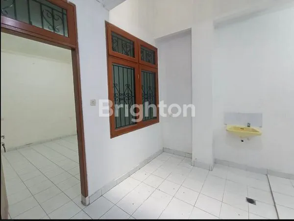 image RUMAH 2.5 LT AGAK NGANTONG DI TOMANG JAKARTA BARAT (4)
