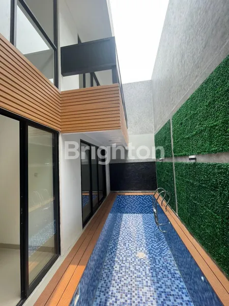 image RUMAH BARU BRAND NEW LOOK DALAM CLUSTER ONE GATE SYSTEM ADA POOL BINTARO SEKTOR 9 TANGSEL  (5)