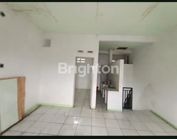 image " RUKO SIAP HUNI UNTUK JUALAN LOKASI STRATEGIS DIPINGGIR JALAN IRIGASI SIPON, CIPONDOH, TANGERANG" (5)