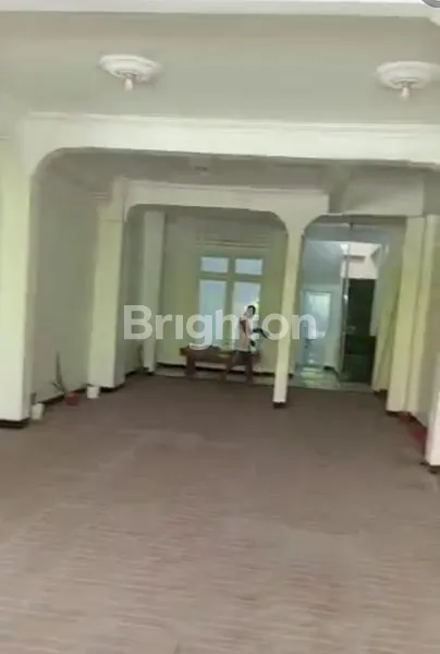 image RUMAH APIK 3 LANTAI SIAP HUNI PERUMNAS 1 MANISREJO MADIUN (2)