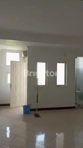 image RUMAH APIK 3 LANTAI SIAP HUNI PERUMNAS 1 MANISREJO MADIUN (3)