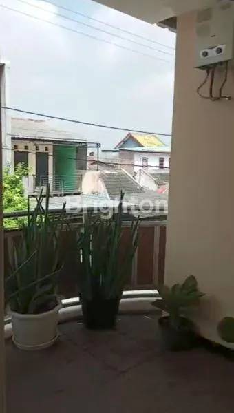 image RUMAH APIK 3 LANTAI SIAP HUNI PERUMNAS 1 MANISREJO MADIUN (4)