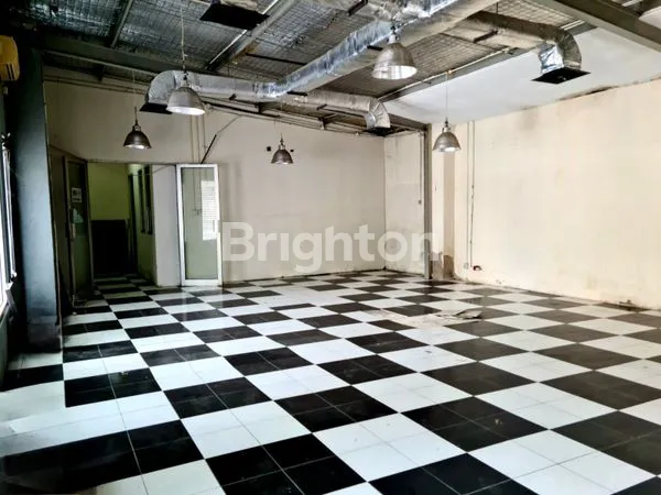 image TEMPAT USAHA / EX SHOWROOM DI RADIO  DALAM JAKARTA SELATAN (4)