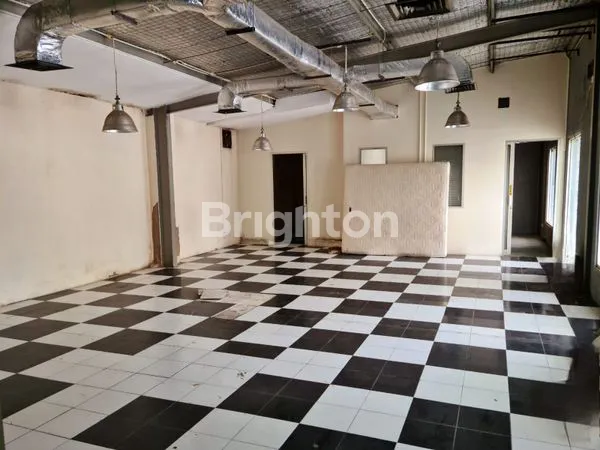 image TEMPAT USAHA / EX SHOWROOM DI RADIO  DALAM JAKARTA SELATAN (5)
