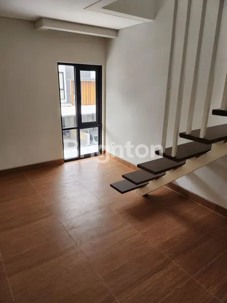 image RUMAH BARU ELEGAN DAN TERAWAT DI CLUSTER KOTA WISATA CIBUBUR (6)