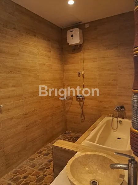 image RUMAH MEWAH 2 LANTAI FULLY FURNISHED DI JIMBARAN (2)