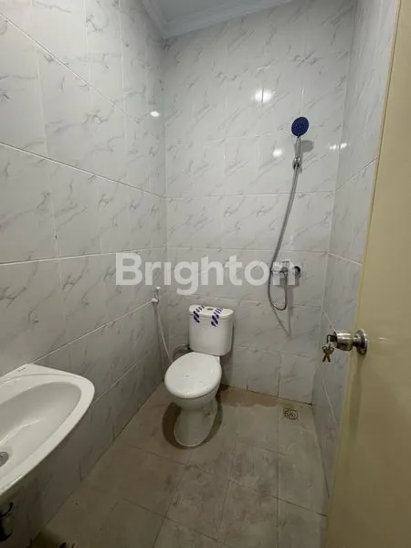 image RUMAH BARU 3 LANTAI STARTEGIS DI VIKAMAS VILLA KAPUK MAS JAKARTA UTARA (3)