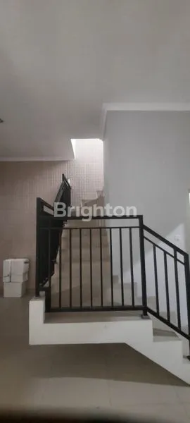 image DI JUAL RUMAH 2 LANTAI (2)