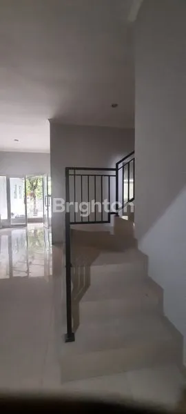 image DI JUAL RUMAH 2 LANTAI (3)