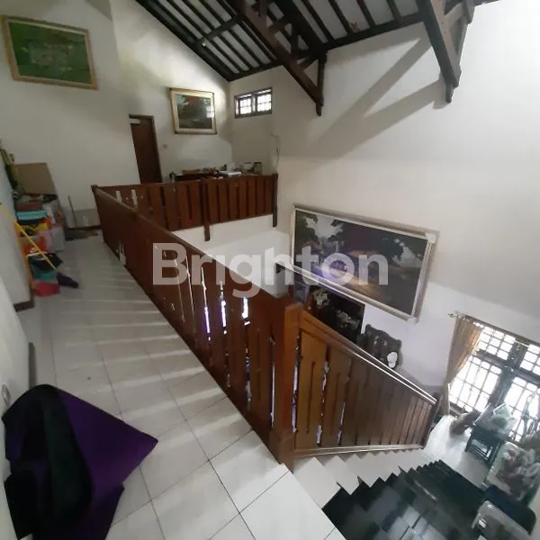 image RUMAH MEWAH LOKASI STRATEGIS DI KOTA ATAS SEMARANG SELATAN (2)