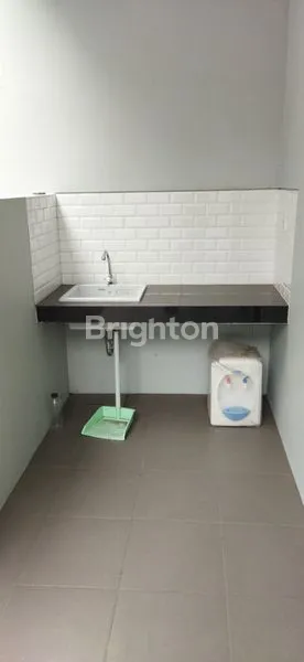 image RUMAH MEWAH 2 LANTAI DI CITRA HARMONI ROTTERDAM (8)