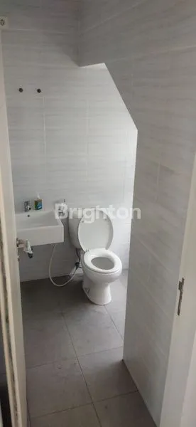 image RUMAH MEWAH 2 LANTAI DI CITRA HARMONI ROTTERDAM (6)