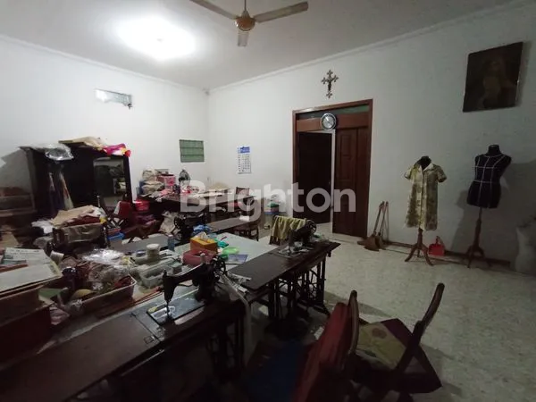 image RUMAH 2 LANTAI STRATEGIS POSISI HOOK PINGGIR JALAN BESAR (3)