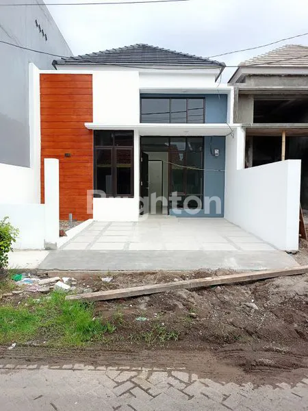 image RUMAH MINIMALIS MODERN SIDOARJO KOTA (2)