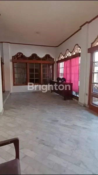 image RUMAH GAYA KLASIK KAMAR 6 COCOK UNTUK KELUARGA BESAR DENPASAR BARAT\N (2)