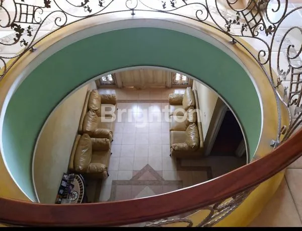 image WTS RUMAH CANTIQ 2,5 LANTAI DI TAMAN RATU, JAKARTA BARAT (5)