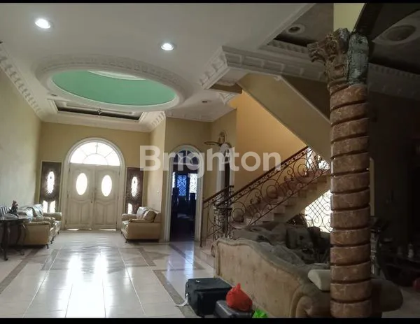 image WTS RUMAH CANTIQ 2,5 LANTAI DI TAMAN RATU, JAKARTA BARAT (1)