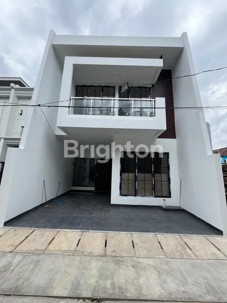 image RUMAH BARU DI MERUYA UTARA, JAKARTA BARAT. 4 KAMAR TIDUR. BONUS KITCHEN SET DAN 1 SET KURSI TAMAN (1)