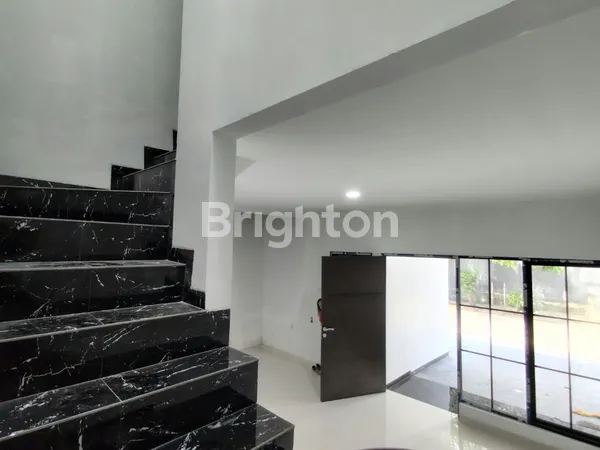 image RUMAH BARU DI MERUYA UTARA, JAKARTA BARAT. 4 KAMAR TIDUR. BONUS KITCHEN SET DAN 1 SET KURSI TAMAN (2)