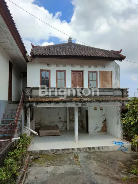 RUMAH PINGGIR JALAN, JALUR KEARAH PANTAI KELATING