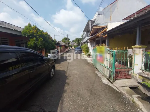 image RUMAH TAMAN WISMA ASRI BEKASI (2)