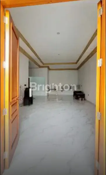 image RUMAH MEWAH MANYAR REJO (4)