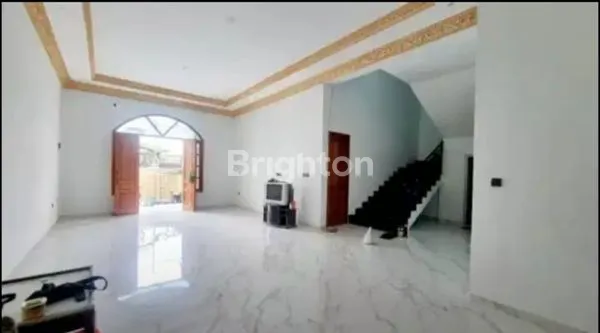 image RUMAH MEWAH MANYAR REJO (2)