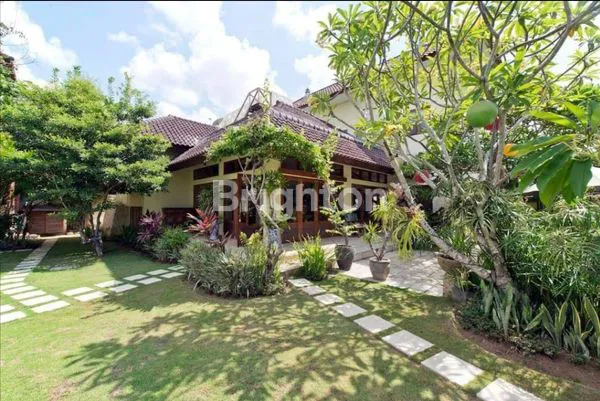 VILLA CLASIC YANG LUAS DI BERAWA