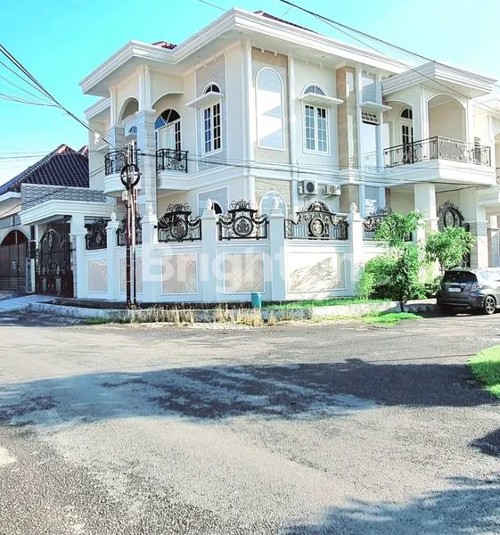 image RUMAH MEWAH MANYAR REJO (2)