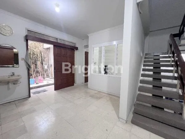 image KARANG ANYAR RUKO 2 LANTAI BAGUS SIAP PAKAI DEKAT SMA LOYOLA TENGAH KOTA SEMARANG (5)