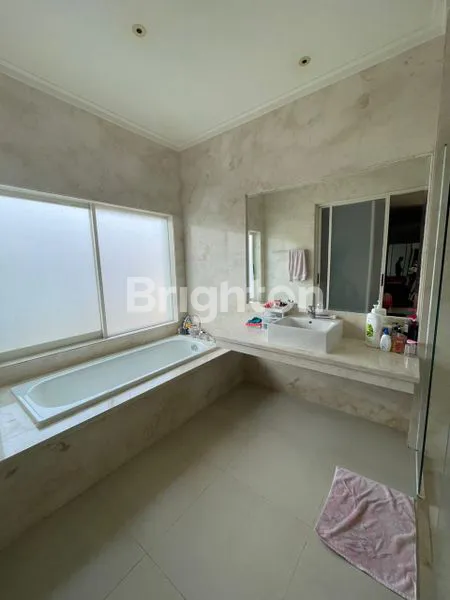 image RUMAH GRAHA NATURA ADA KOLAM RENANG WIYUNG LONTAR  (3)