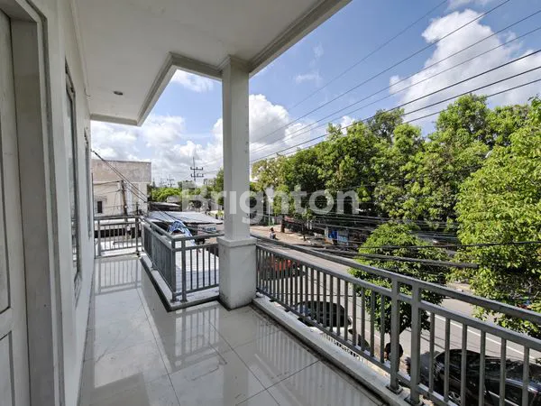image DIJUAL/DISEWA RUMAH SIAP HUNI – LOKASI STRATEGIS. BANGUNAN LUAS & LEBAR DEPAN 17 METER , 5 MENIT KE UNIPMA, 10 MENIT KE PUSAT KOTA JALAN RAYA HARGA 2, 69 M NEGO (4)