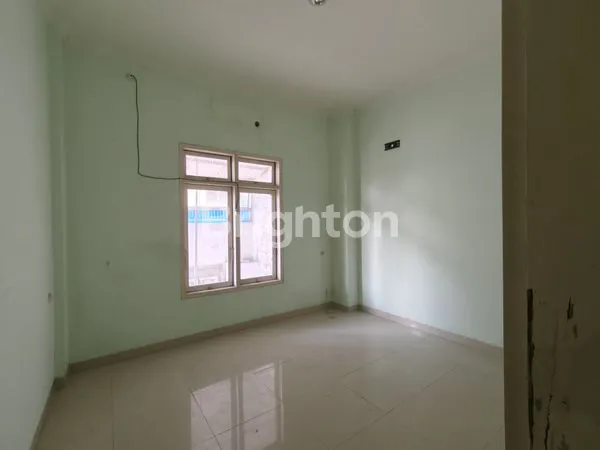 image DIJUAL/DISEWA RUMAH SIAP HUNI – LOKASI STRATEGIS. BANGUNAN LUAS & LEBAR DEPAN 17 METER , 5 MENIT KE UNIPMA, 10 MENIT KE PUSAT KOTA JALAN RAYA HARGA 2, 69 M NEGO (6)