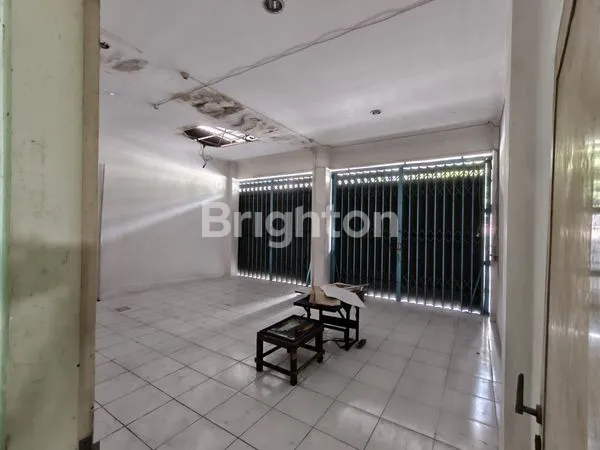 image DIJUAL/DISEWA RUMAH SIAP HUNI – LOKASI STRATEGIS. BANGUNAN LUAS & LEBAR DEPAN 17 METER , 5 MENIT KE UNIPMA, 10 MENIT KE PUSAT KOTA JALAN RAYA HARGA 2, 69 M NEGO (5)