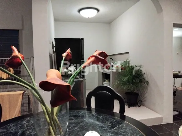 image RUMAH MEWAH 1 LANTAI DI RUNGKUT, LT 200M² SIAP HUNI (2)