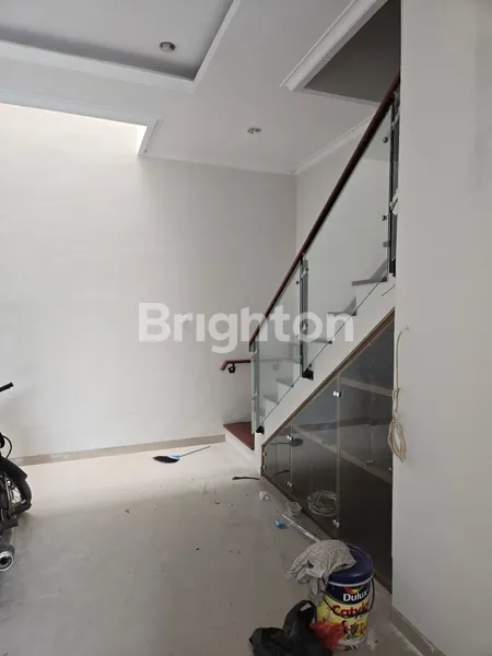 image MURAH RUMAH 2 LANTAI SIAP HUNI DI PONDOK CANDRA – KONDISI SEPERTI BARU! (3)