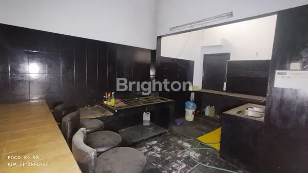 BANGUNAN GEDUNG LUASAN 1400 M² DI BURENGAN TENGAH KOTA KEDIRI