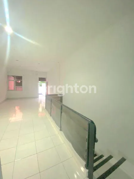 image RUKO 3 LANTAI STRATEGIS DI SAYAP LODAYA BANDUNG, AKSES JALAN LEBAR (3)