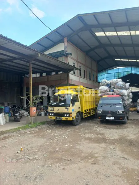 image GUDANG DAN RUMAH PENGOLAHAN SAMPAH  MASIH AKTIF (2)
