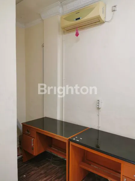 image RUKO 2,5 LANTAI  SEMI FURNISH SIAP PAKAI DI JL.TRANSYOGI KOTA WISATA CIBUBUR (5)