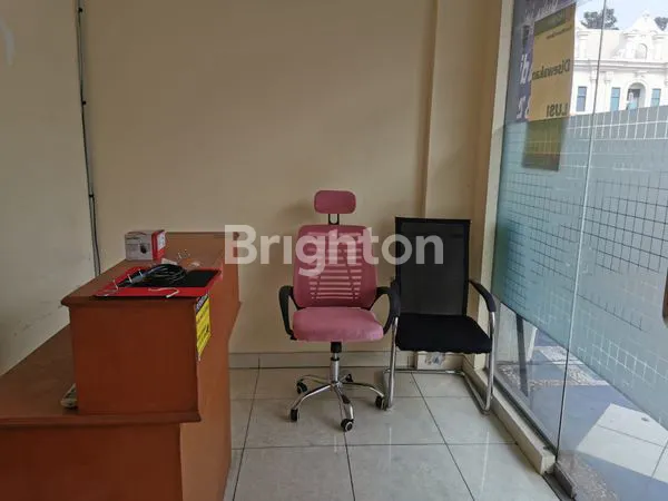 image RUKO 2,5 LANTAI  SEMI FURNISH SIAP PAKAI DI JL.TRANSYOGI KOTA WISATA CIBUBUR (3)