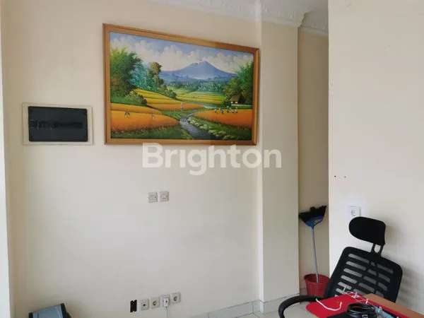 image RUKO 2,5 LANTAI  SEMI FURNISH SIAP PAKAI DI JL.TRANSYOGI KOTA WISATA CIBUBUR (7)