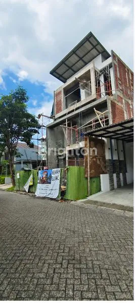 image MODERN DESIGN. FUTURISTIK, 3 LANTAI. THE ONLY ONE CITRALAND YG SELANGKAH KE JL. RAYA LONTAR* (2)