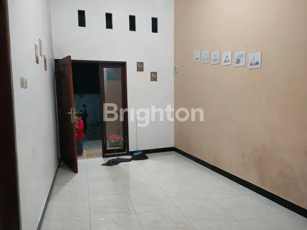 image RUMAH CANTIK LOKASI STRATEGIS AREA KOTA KEDIRI (4)