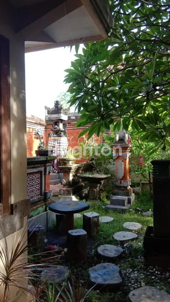 image DIJUAL RUMAH LUAS DI DENPASAR SHM HADAP UTARA LOKASI TENANG & NYAMAN (6)