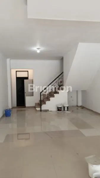 image RUKO 3 LANTAI DI LOKASI STRATEGIS RENON (7)