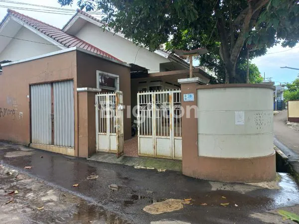 image RUMAH HOOK 2 LANTAI DEPOK (1)